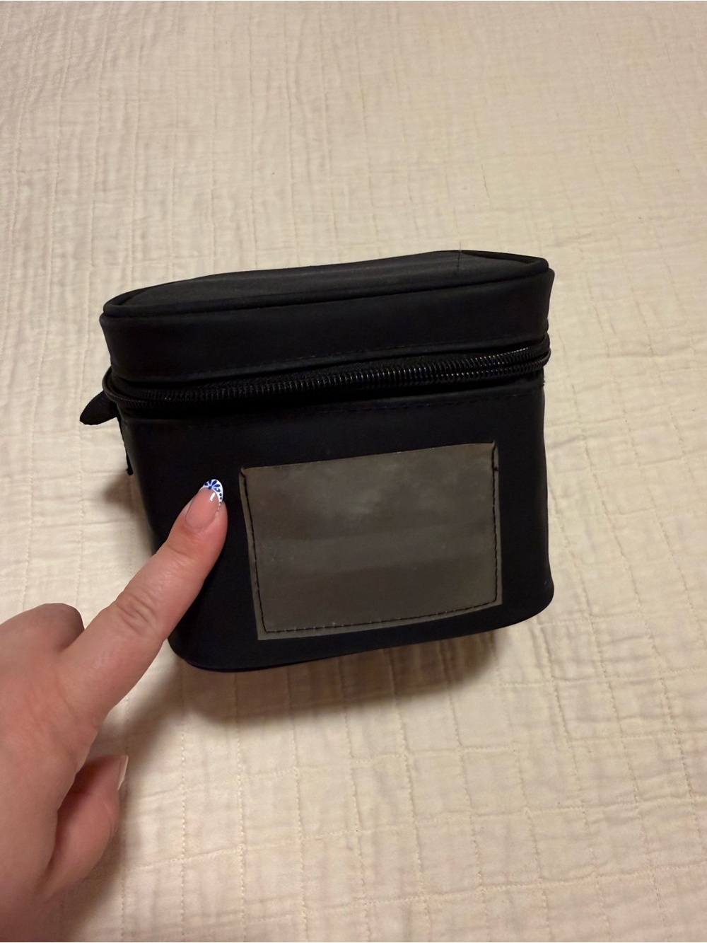 Medela Breast Milk Cooler Travel Bag with 4 Bottles & Ice Pack